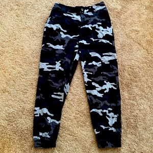 Size 5 Arizona Jean Co Black and Grey Camo Pants